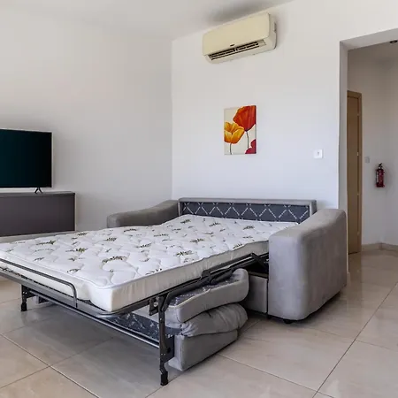 New Top Floor Enjoy Opening Views * San Ġwann
